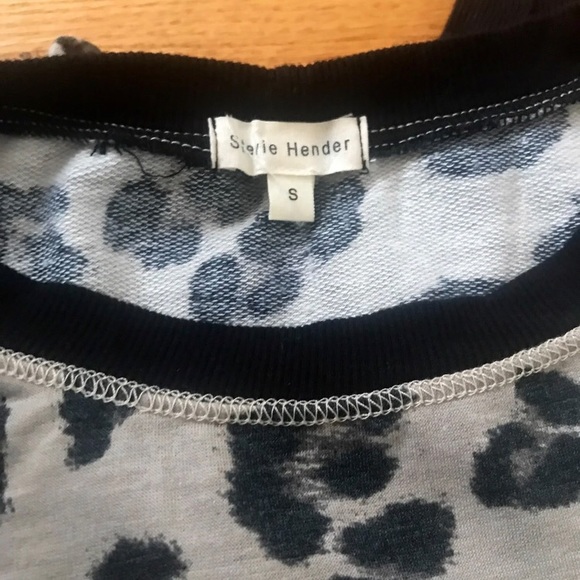 ShopStevie Leopard Top - Picture 3 of 3